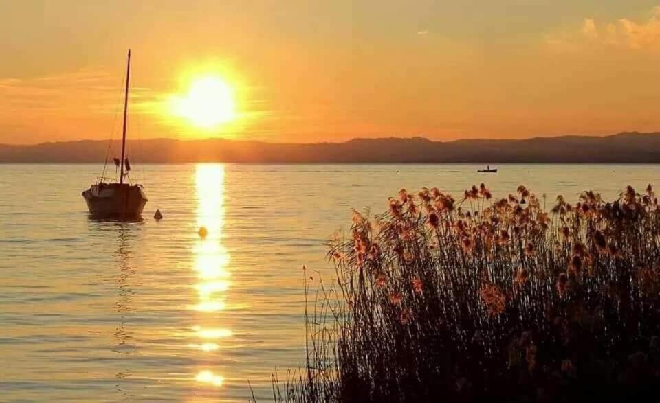 Marilyn Arpa Apartment Sirmione Buitenkant foto